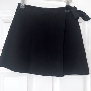 Black adjustable mini skirt